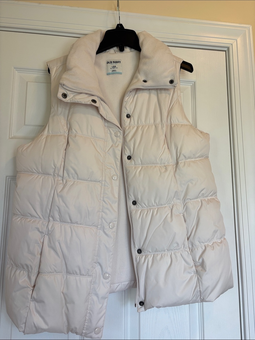 Old Navy Women's Light Cream Quilted Puffer Vest